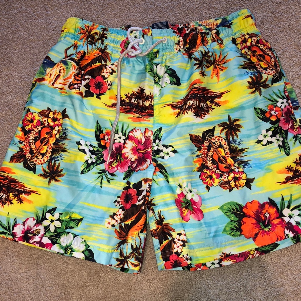 Men’s swim trunks
